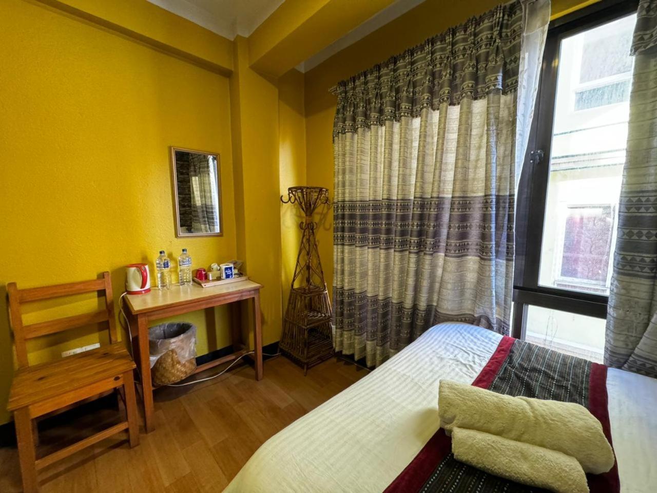 Looniva Guest House Lalitpur Стая снимка