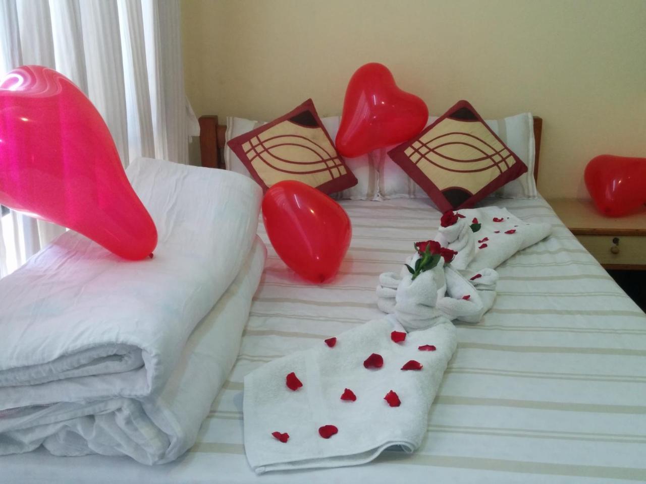 Looniva Guest House Lalitpur Екстериор снимка
